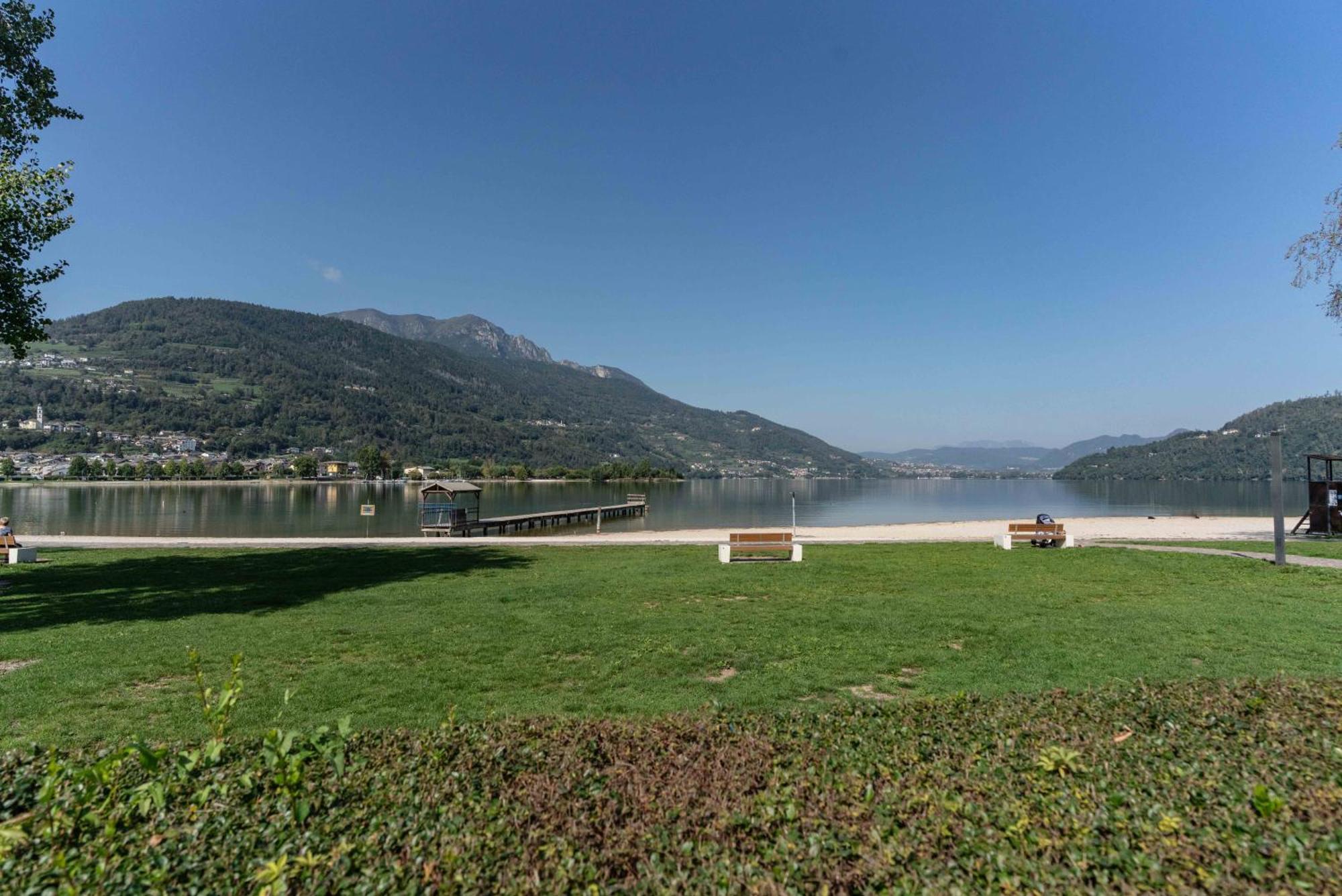 La Gemma Sul Lago Calceranica al Lago Exteriör bild