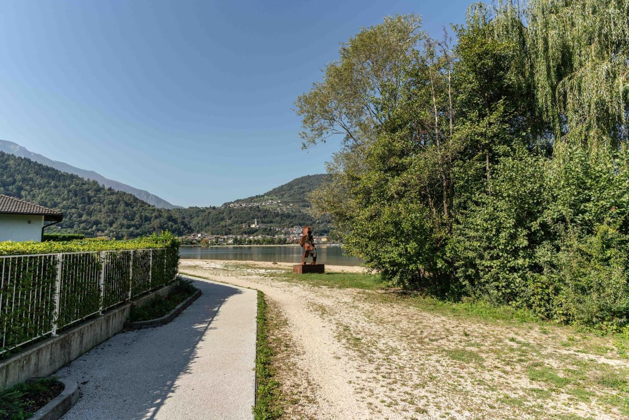 La Gemma Sul Lago Calceranica al Lago Exteriör bild