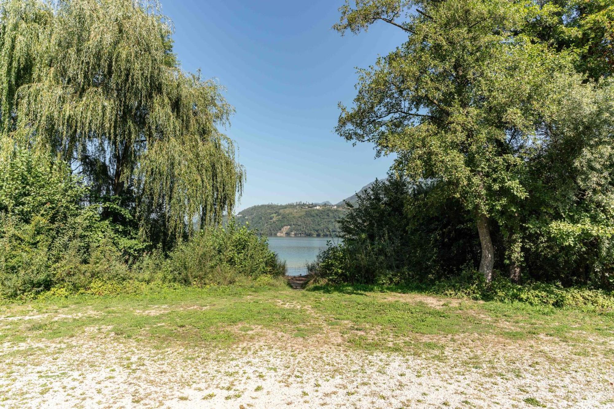 La Gemma Sul Lago Calceranica al Lago Exteriör bild